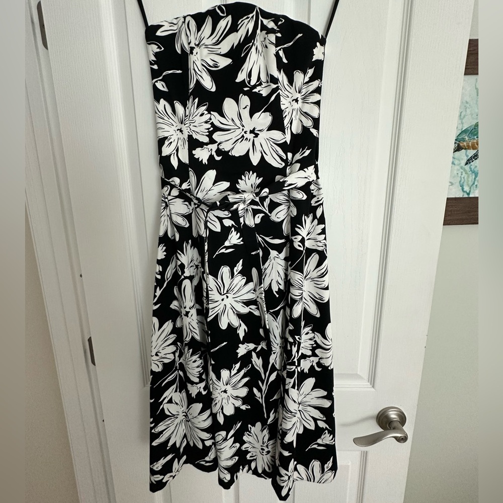 WHBM NWT FINAL SALE Strapless Black and White Floral Dress.